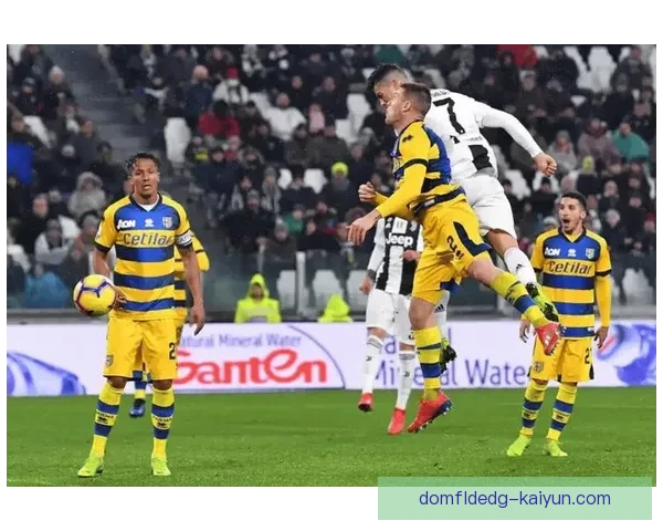 足球热门话题：近期赛事走势与球队表现分析